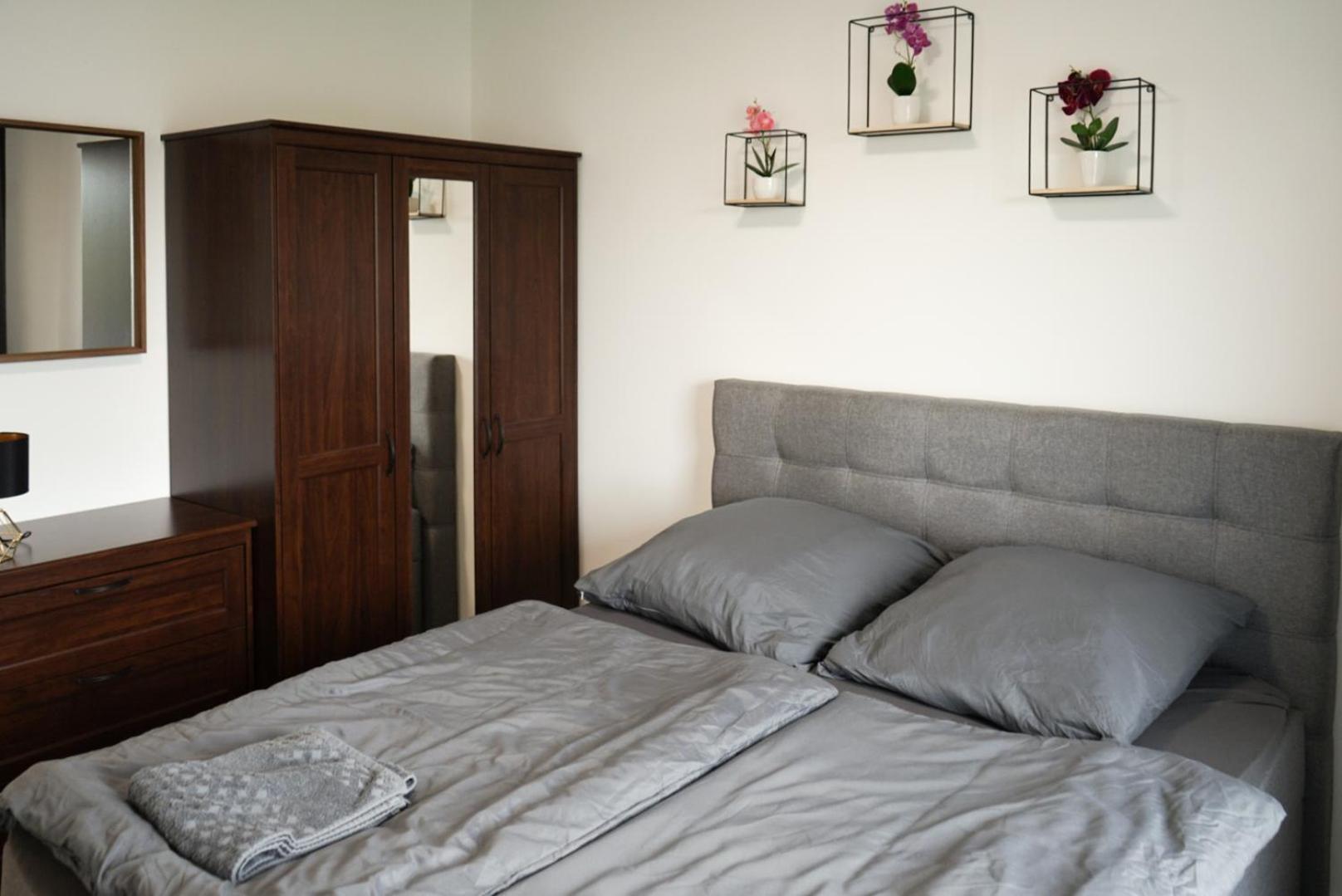 Moeblierte 3-Zimmer-Wohnung Nahe Duesseldorf In Duisburg-Sued Exteriör bild